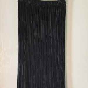 Le Lis Black Pleated Midi Skirt